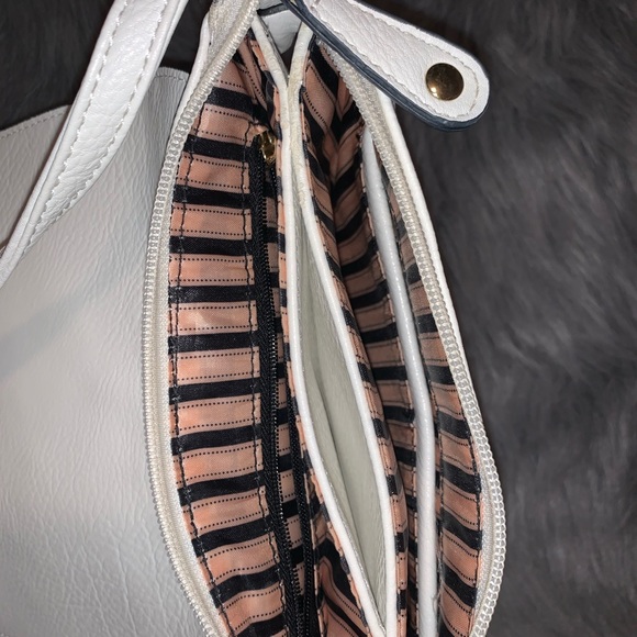 Cross body - Picture 3 of 3